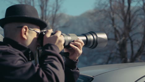 Photographer-gets-out-of-car-to-take-a-photo-using-a-telephoto-lens