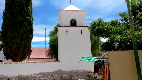 Detalle-De-La-Iglesia-De-San-Francisco-De-Paula-En-El-Pueblo-De-Uquia-En-Un-Día-Soleado