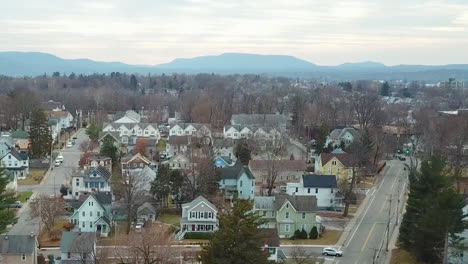 Drohnenaufnahmen-Von-Häusern-In-Beacon,-New-York-Im-Hudson-Valley-Im-Winter