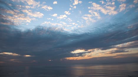 Colourful-skies-above-the-sea-Time-lapse