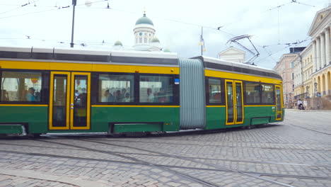 La-Ciudad-De-Helsinki-Está-Cubierta-Por-Un-Denso-Sistema-De-Transporte-Público