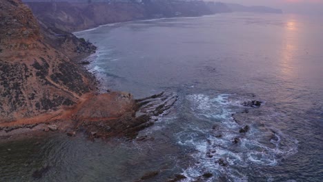 Wellen-Krachen-Vor-Der-Küste-Kaliforniens