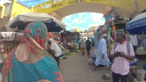 Busy-crowded-colorful-African-Royal-Albert-Market-in-Banjul,-Gambia