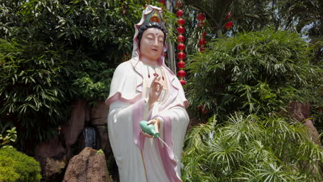 Slow-Motion-Shot,-A-statue-of-Guan-Yin,-The-Goddess-of-Mercy,-at-Thean-Hou-Temple-in-Kuala-Lumpur-Malaysia