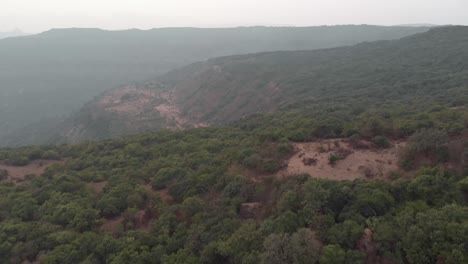Drone-shot-over-a-wooded-hill-in-the-valley-of-a-plateau