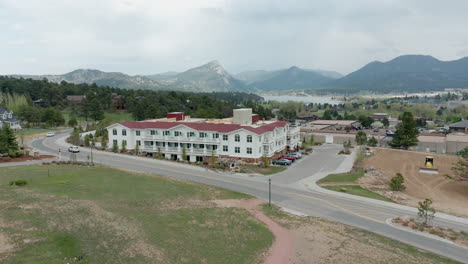 El-Hotel-Stanley-En-Estes-Park-Colorado-Fue-La-Inspiración-Para-El-Hotel-Con-Vista-Del-Resplandor-Y-Se-Usó-En-La-Serie-De-Televisión