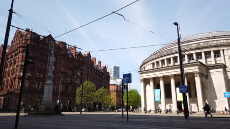 Motion-Lapse-of-St-Peter’s-Square,-Manchester-Central-Library-and-The-Midland-on-Sunny-Day-in-Manchester,-England