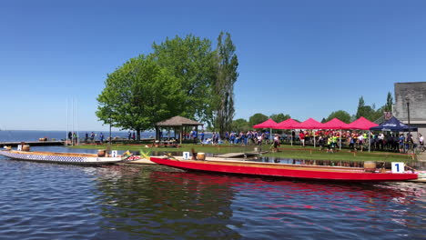 Barco-Dragón-Rojo-Listo-Para-La-Carrera-En-Lachine,-Montreal