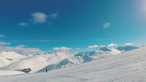 Hermosa-Vista-De-Montañas,-Esquí-Y-Snowboard-En-Livigno,-Alpes-Italianos