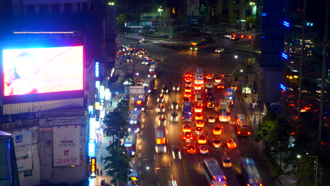 Zeitraffer-Des-Dichten-Koreanischen-Verkehrs-Bei-Nacht-Von-Einem-Erhöhten-Aussichtspunkt-Aus