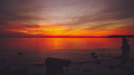 A-Cinemagraph-with-the-sun-is-setting-over-the-horizon-at-a-beach-at-the-Croatian-Mediterranean-seaside