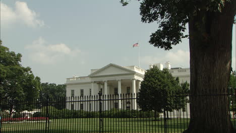 Vergrößern-Sie-Das-Weiße-Haus-Vom-Außentor-Aus,-Washington-D