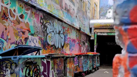 Graffiti-An-Der-Wand,-Straßensprühgrafik-In-Der-Hosier-Lane-Melbourne-Cbd