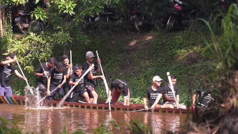 Rowing-Team-Training-for-a-Boat-Race