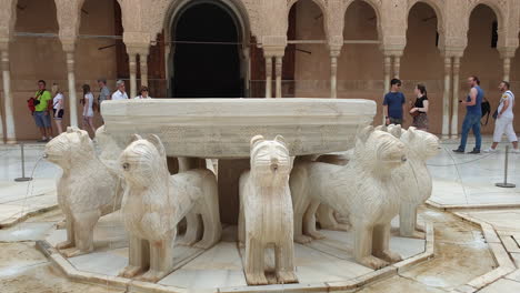 Close-up-view-of-fountain-at-Court-of-Lions-in-Alhambra