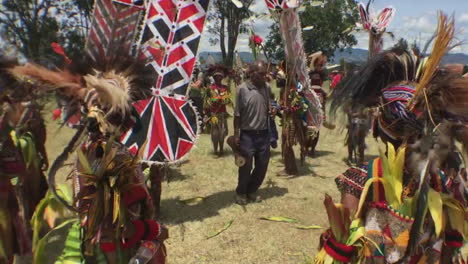 Papua-New-Guinea,-Eastern-Highlands,-Goroka-Show,-dancers-from-Bena