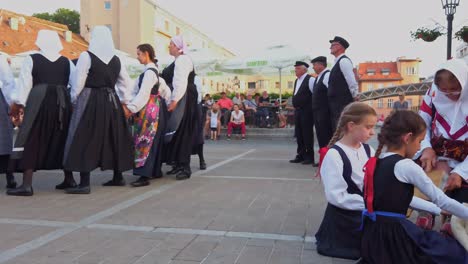 Folk-dance-group-performs-a-show-for-tourists-in-Zagreb,-Croatia