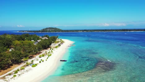 Isla-Hulhumale,-Maldivas---Hermosa-Isla-Compuesta-De-Arena-Blanca-Y-árboles-Verdes-Rodeada-De-Agua-Cristalina---Toma-Aérea