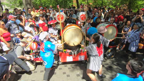 Montreal,-Canada's-day,-drummers-across-Canada-attempt-largest-drum-roll-record,-Guinness-world-record-attempt,-people-watching-percussion-and-drums-outside-show-in-park,-summer-celebration,-music