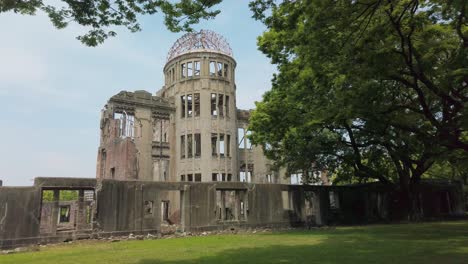 La-Cúpula-De-La-Bomba-Atómica,-Que-Sobrevivió-A-La-Bomba-Atómica-En-La-Ciudad-De-Hiroshima,-Es-Parte-Del-Parque-Conmemorativo-De-La-Paz-De-Hiroshima-En-Japón
