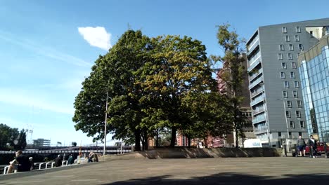 Timelapse-of-a-busy-Clydeside-in-Glasgow