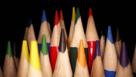 panning-right-past-colored-pencils,-3rd-and-4th-rows-are-in-focus