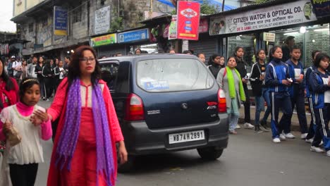 Un-Cierto-Número-De-Indios-Caminando-Por-Las-Calles-Del-Mercado-De-Darjeeling