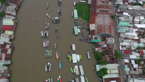 Mercado-Flotante-Cai-Rang-En-El-Delta-Del-Mekong,-Vietnam