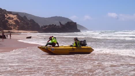 Trans-Agulhas-Rennen:-Team-Pyranha-Rennen-An-Land-Bei-Brenton-On-Sea-Control