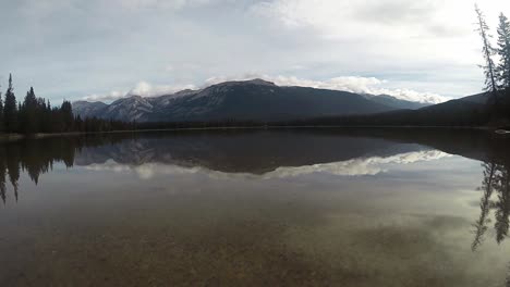 Timelapse-on-a-lake-in-Canada