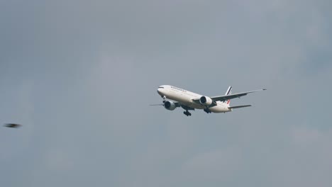 Air-France-Boeing-777-328-F-gznj-Acercándose-Antes-De-Aterrizar-En-El-Aeropuerto-De-Suvarnabhumi-En-Bangkok-En-Tailandia