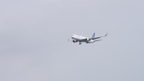 Air-Astana-Boeing-767-3ky-P4-keb-Acercándose-Antes-De-Aterrizar-En-El-Aeropuerto-De-Suvarnabhumi-En-Bangkok-En-Tailandia