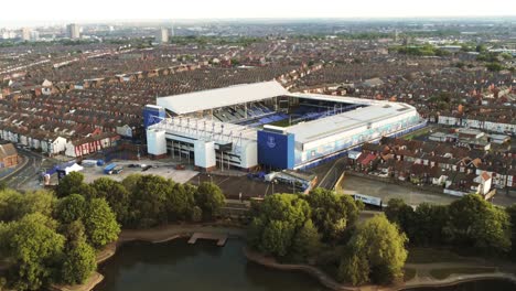 Icónico-Goodison-Park-Efc-Liverpool-Campo-De-Fútbol-Estadio-Vista-Aérea-Everton-Descenso-Lento-Tirar-Hacia-Atrás