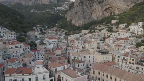 Ciudad-De-Amalfi,-Provincia-De-Salerno,-Italia