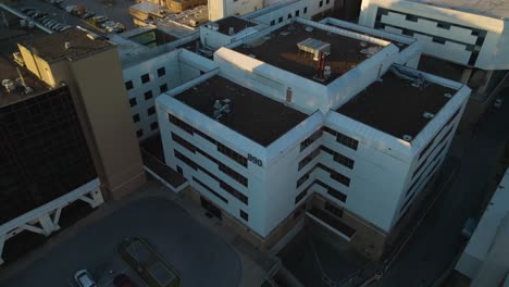 Aerial-Footage-of-University-of-Tennessee-Health-Science-Center-in-Memphis-Tennessee-4K