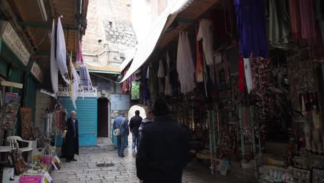 Gente-En-El-Bazar-O-Zoco-En-La-Ciudad-Vieja-De-Jerusalén,-Israel