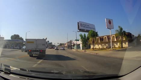 Conduciendo-Por-Ventura-Boulevard-En-Los-Angeles