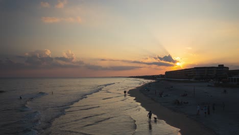 Düsterer-Zeitraffer-Vom-Pier-Am-Folly-Beach,-South-Carolina-Bei-Sonnenuntergang