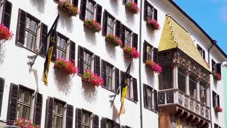 Slow-Motion-of-Golden-Roof-in-Historic-Area-of-Innsbruck-City,-Austria
