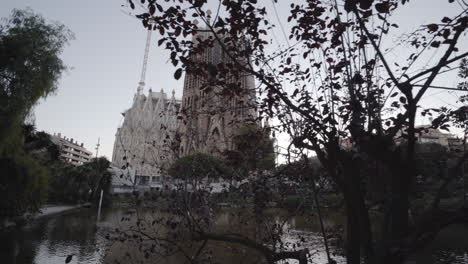 Mächtige-Sagrada-Familia-Wunderbare-Architektonische-Struktur-Barcelona