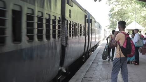 Indische-Eisenbahn-Vor-Der-Sperrung-In-Indien
