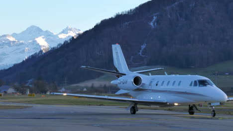 Citation-XLS,-Abflug-Vom-Gebirgsflughafen-In-Den-Alpen,-Schweiz