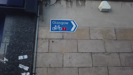 Ein-Glasgow-Radfahren-Schild-In-Einer-Seitenstraße-Von-Ayrshire