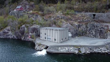 BKK-Norwegisches-Wasserkraftwerk-Fossmark-–-Nachhaltige-Stromerzeugung-Aus-Wasser-–-Nah-Bis-Fern-Aus-Der-Luft