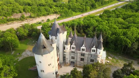 Close-up-orbit-shot-of-Castle-Gwynn-located-in-Arrington,-Tennessee