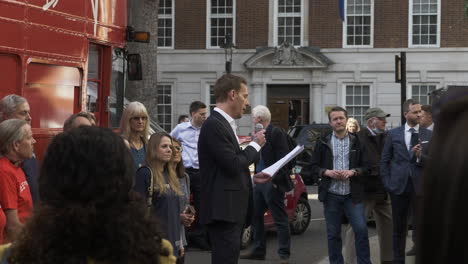 Lawrence-Fox-Pronunciando-Un-Discurso-Lanzando-Su-Campaña-Para-La-Alcaldía-De-Londres-En-Westminster