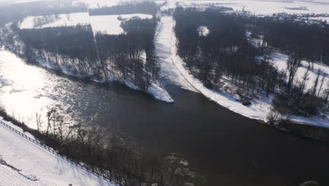 Frozen-river-arm-flowing-into-Elbe-confluence,snowy-landscape,Czechia