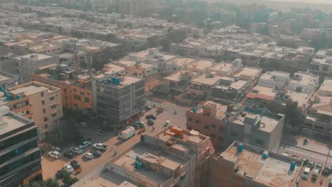 Antena-Sobre-El-Acantonamiento-De-Clifton-En-Karachi,-Pakistán