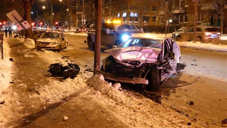 Accidente-Automovilístico-En-Una-Noche-Nevada-De-Invierno-En-Una-Ciudad-Canadiense