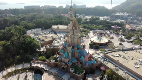 Disneyland-Hong-Kong-Leer-Und-Für-Besucher-Geschlossen-Aufgrund-Von-Covid19-sperrrichtlinien,-Luftaufnahme